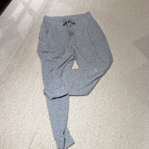 ALO  Soho sweatpants. Heather Gray Jogger Pants